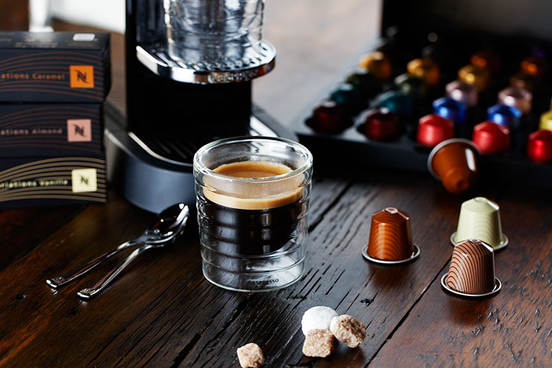 L'expérience Nespresso prend vie en boutique. Prenez-y part et découvrez le monde des Boutiques Nespresso de chez vous, comme si vous y étiez! Vous serez immergé dans l'univers Nespresso, comme si .
