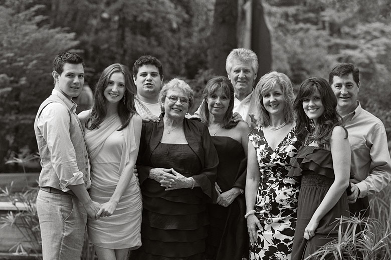 all family photo, capturing the formal family portrait at RAT'S RESTAURANT - New Jersey