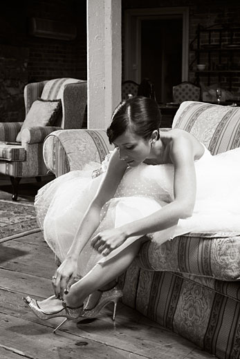 bride getting ready for the wedding in Montreal