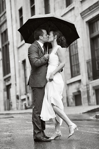 Rain wedding photography, Montreal wedding photography under the rain