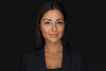 Professional female business headshot on a dark background by Montreal photographer Vadim Daniel