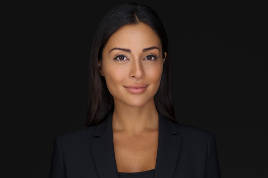 Professional female business headshot on a dark background by Montreal photographer Vadim Daniel