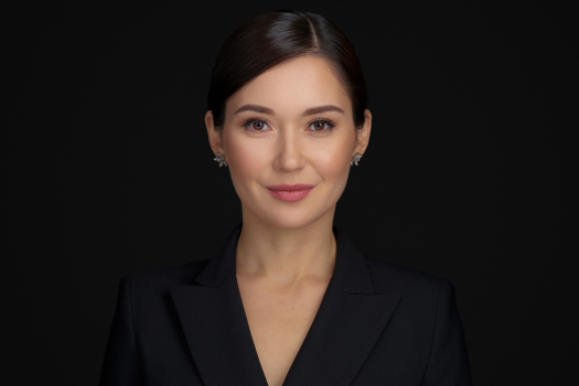 Professional business headshot of a woman in a black blazer on a dark studio background by Montreal photographer Vadim Daniel
