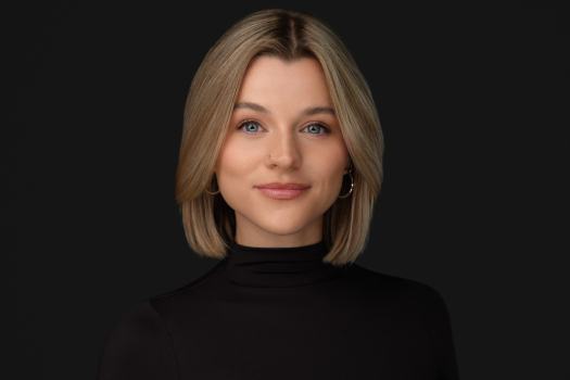 Professional close-up studio headshot and portrait of a woman by Montreal photographer Vadim Daniel
