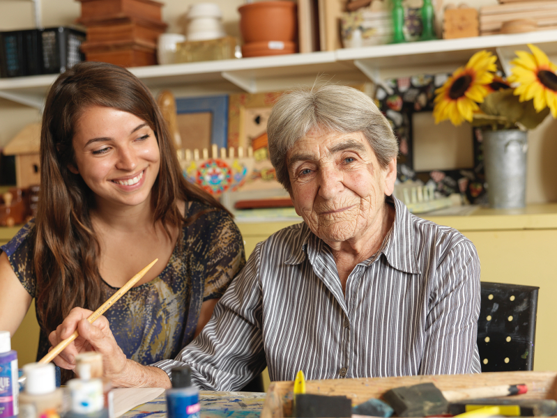senior with granddaughter at Federation CJA