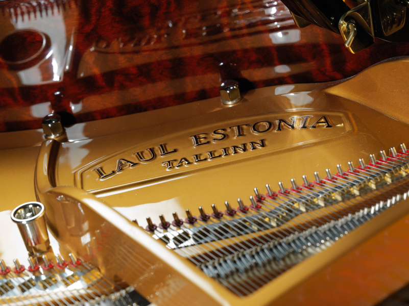 commercial product photography in Montreal piano store