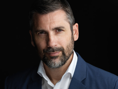 corporate headshot montreal, executive portrait, ceo headshot