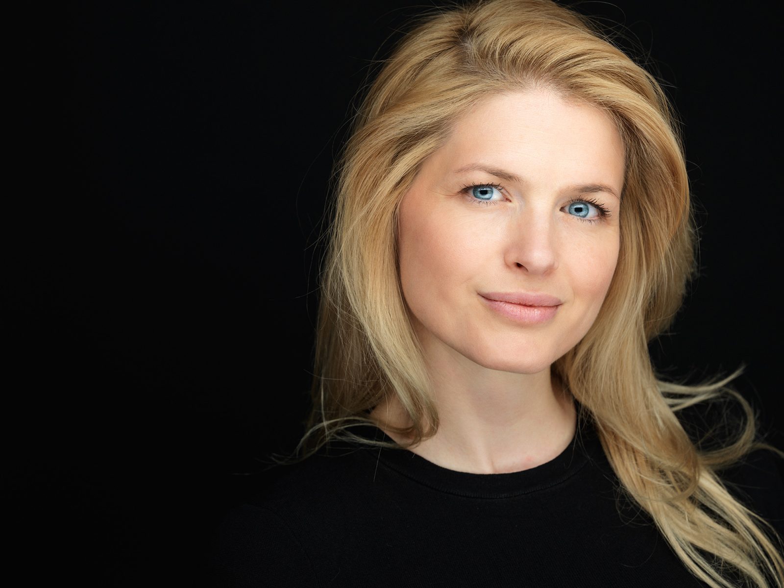 Montreal professional headshot photographer, corporate portrait photography in Quebec