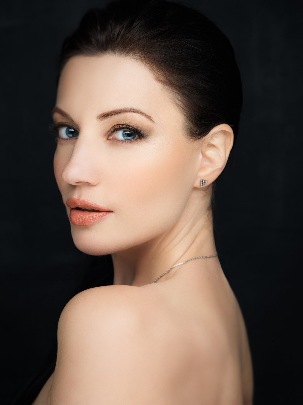 beauty headshot, makeup photography, fashion portrait
