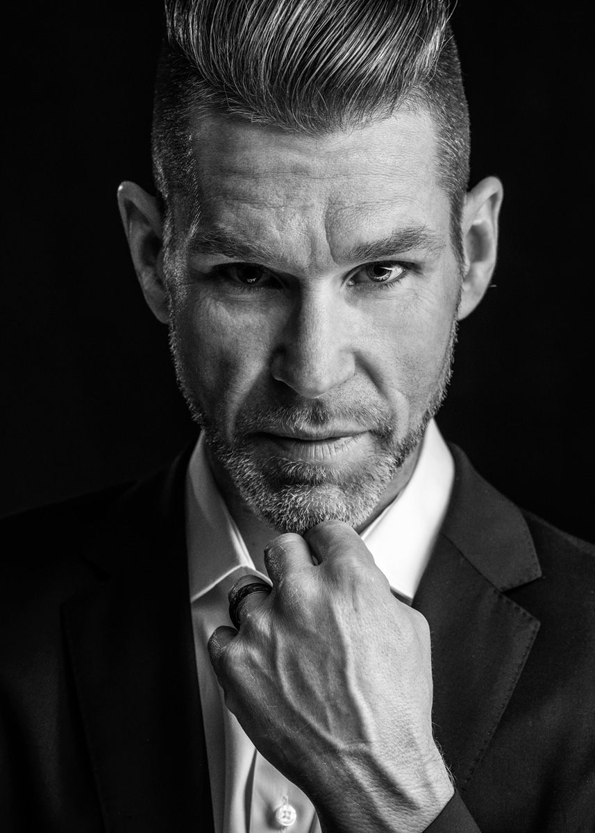 black and white portrait by Montreal photographer Vadim Daniel, artistic headshot