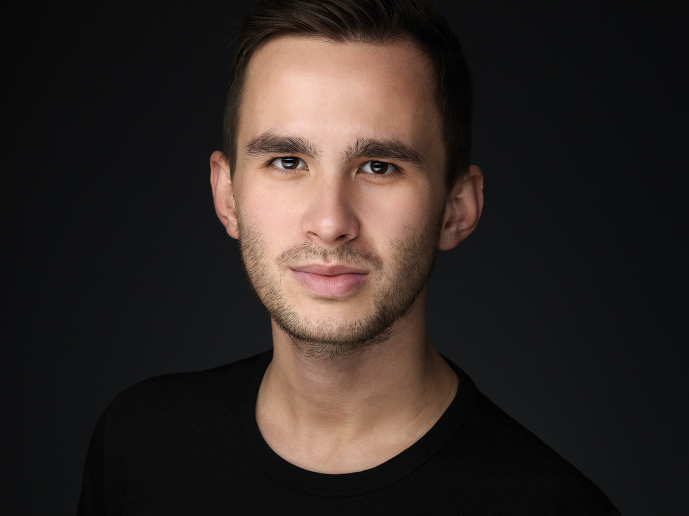 NYC headshot style photography, profile portrait, social media headshot, professional headshot photography in Montreal