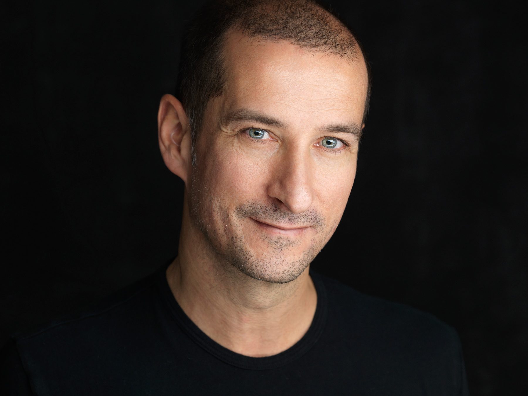 casual headshot, top headshot in Montreal, editorial headshot