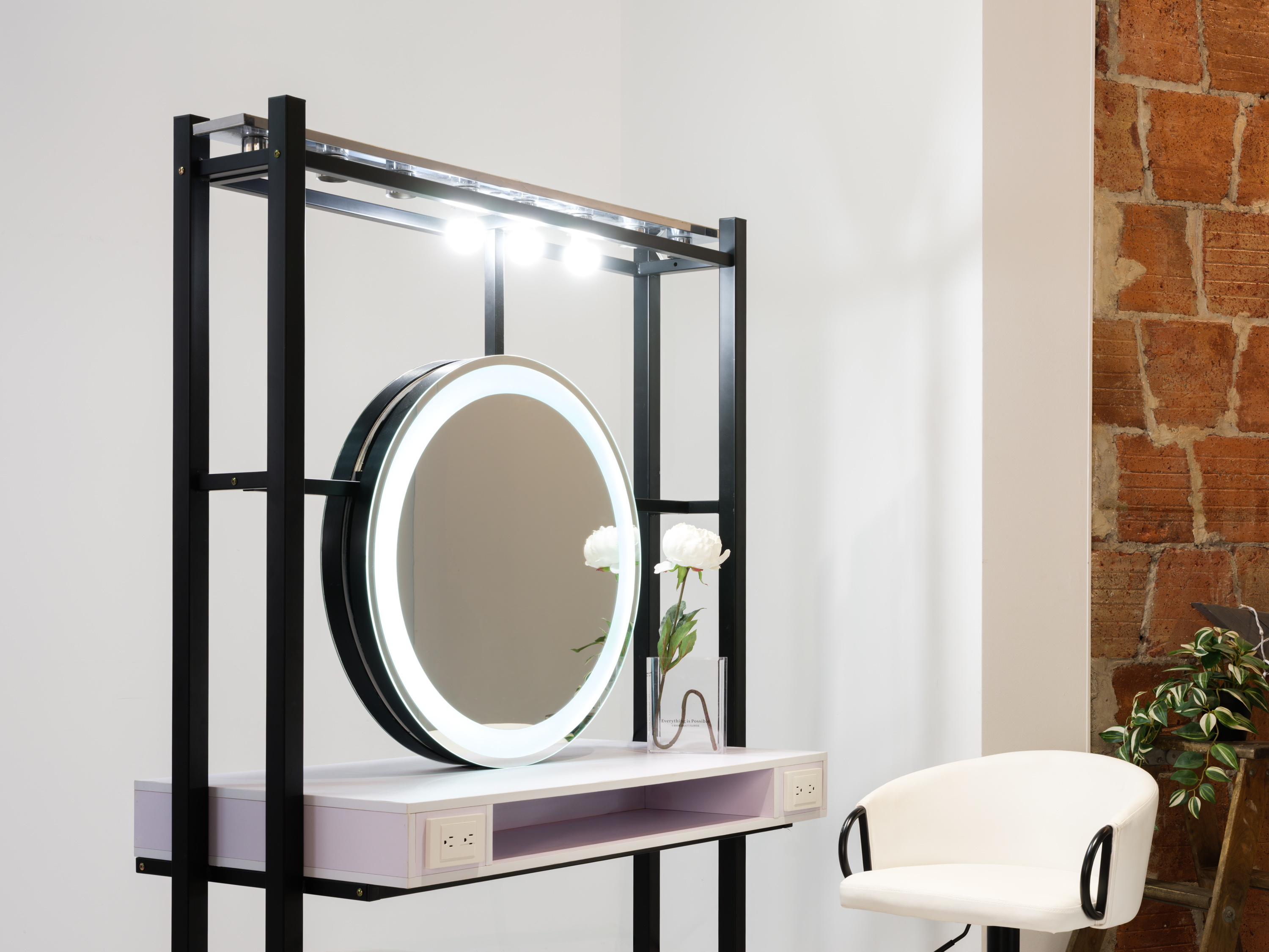 Makeup station rental Old Montreal